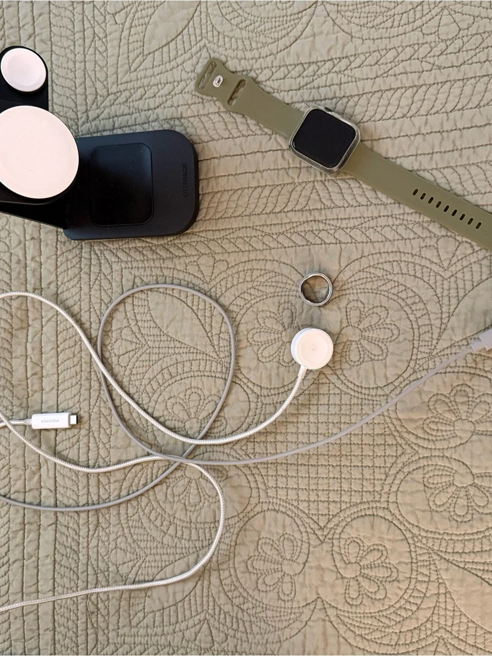 WEARABLE TECH LOT! Apple Watch (42 MM), Oura Ring (10), Otterbox Phone Charger
